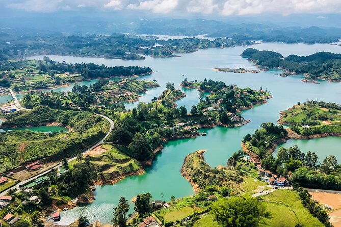 guatape-rock-del-penol-excursion-gastronomic-tour-and-cruise-on-the-dam