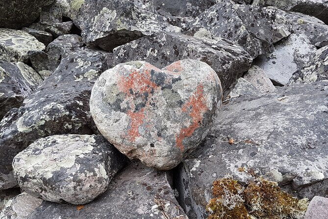 guided-easy-hike-in-finland-deepest-gorge-in-pyha-luosto-national-park