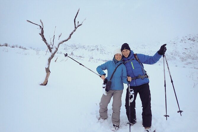 guided-easy-snowshoeing-with-a-visit-to-local-cafe
