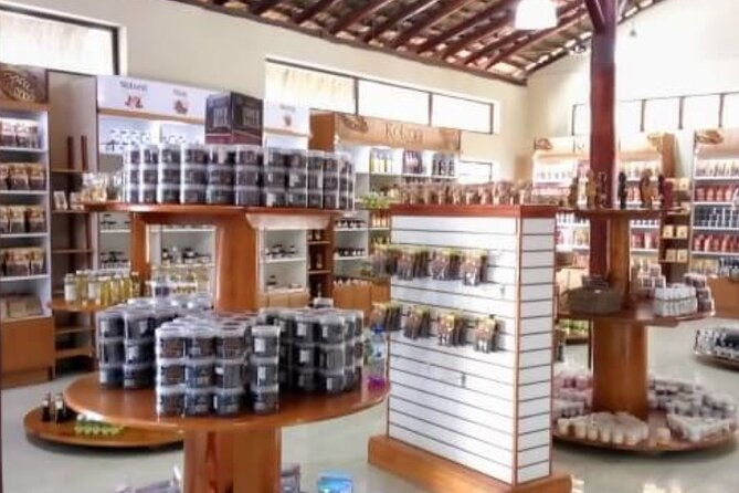 guided-tour-to-don-lucas-cigars-factory-and-souvenirs-store