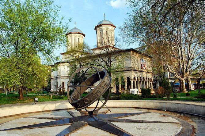 guided-walking-tour-in-bucharest