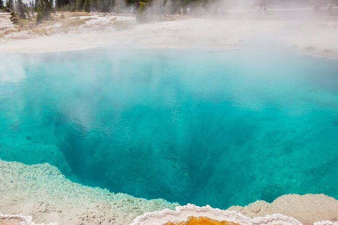 guided-yellowstone-hot-spring-geyser-basin-tour