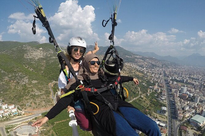 halal-tandem-paragliding-with-licensed-woman-pilot-in-alanya