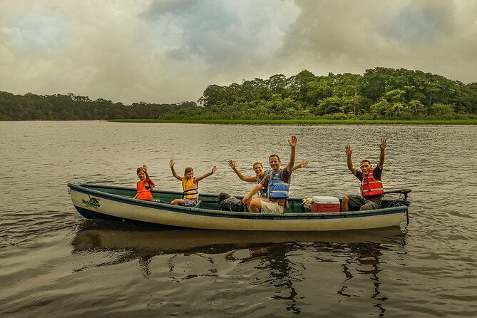 half-day-canoe-and-hike-in-to-tortuguero-national-park
