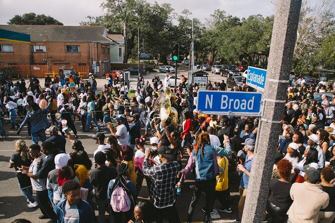 half-day-private-nola-culture-second-line-tour-and-music-experience