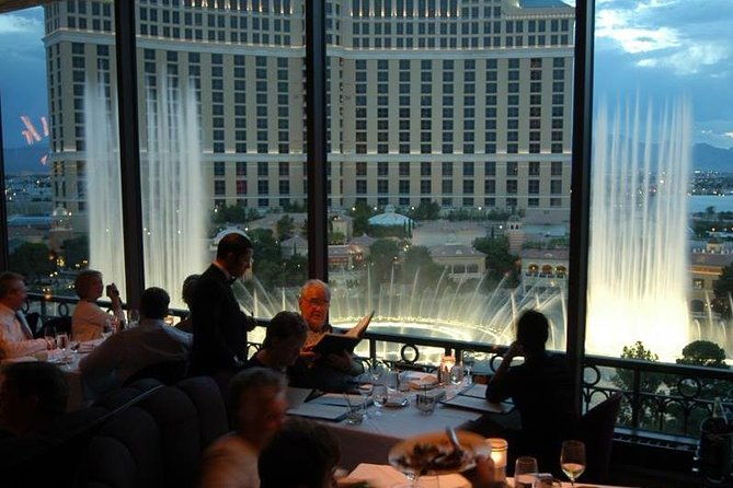 helicopter-flight-of-the-las-vegas-strip-with-eiffel-tower-dinner