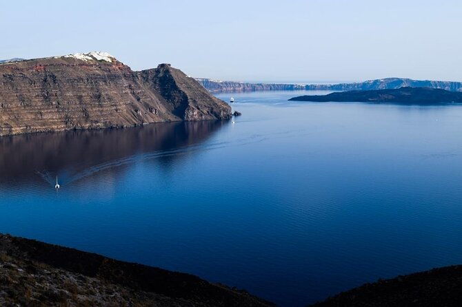 hiking-activity-through-the-volcanic-land-of-wonder