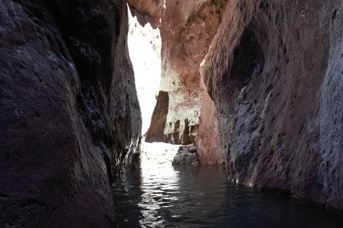 hiking-adventure-in-white-rock-canyon-and-desert-hot-springs-2