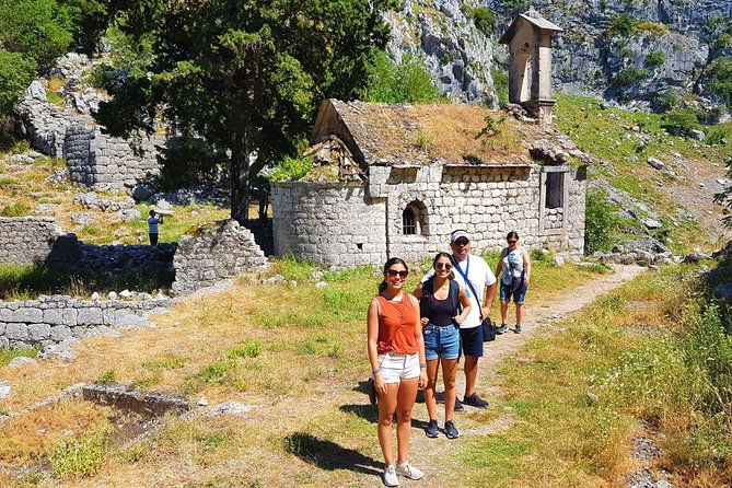 hiking-downhill-from-krstac-to-kotor-visit-san-giovanni-fortress
