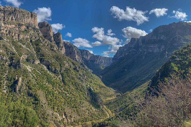 hiking-in-vikos-gorge