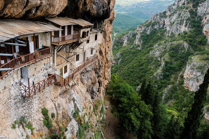 hiking-menalon-lousios-gorge