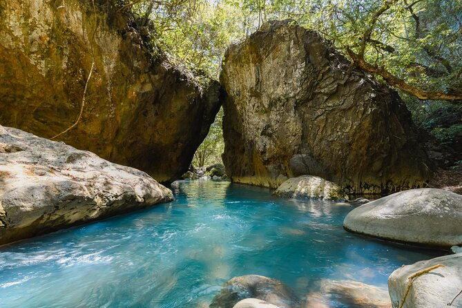 hiking-tour-of-la-leona-waterfall-with-lunch