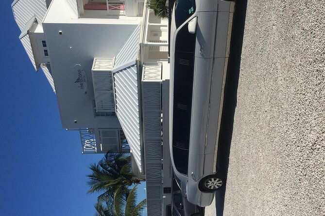 hollywood-limo-services-hurry-up-come-one-down-to-get-the-bahamian-vegas-treat