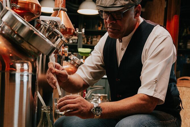 hooting-owl-distillery-york-distillery-tour-guided-tasting