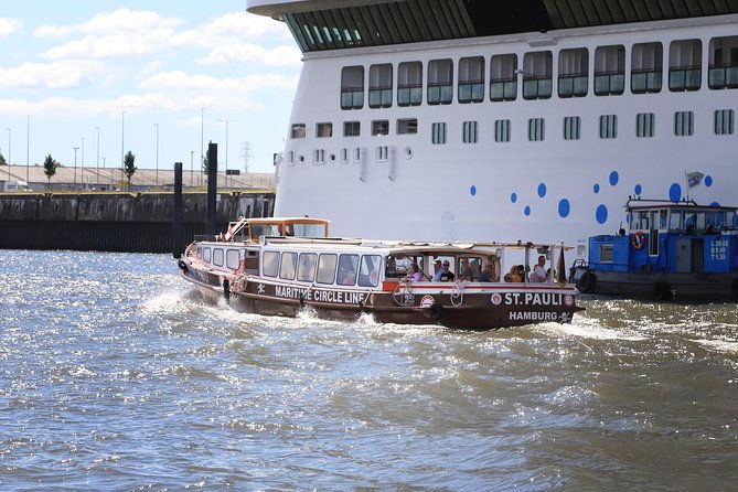 hop-on-hop-off-on-the-water-with-the-maritime-circle-line-in-hamburg