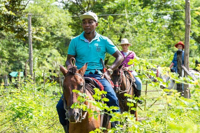horse-riding-at-la-mello-adventure-lodge