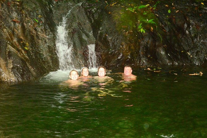 horseback-riding-and-waterfall-in-jaco
