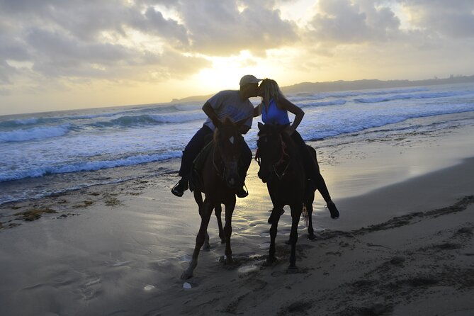 horseback-riding-at-sunrise-on-the-beach-of-punta-cana