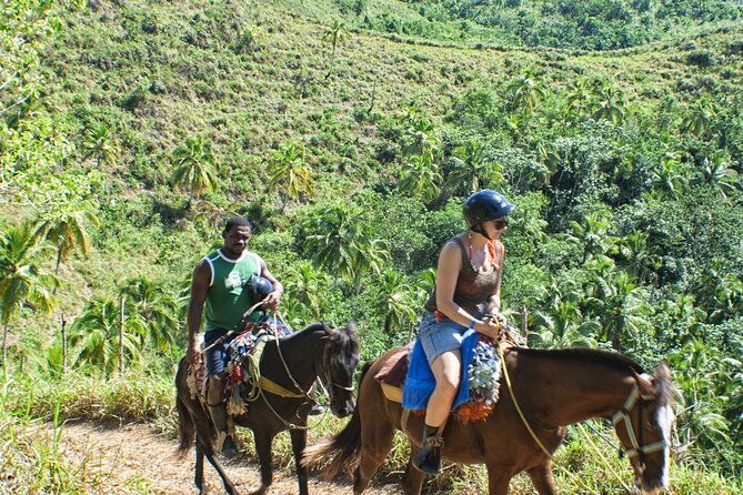 horseback-riding-in-the-dominican-jungle