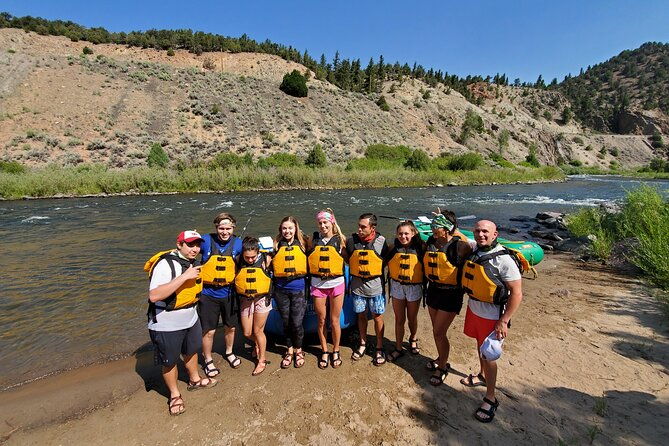 inflatable-kayak-adventure-colorado-river-half-day-guided-tour
