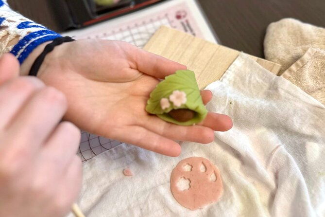 japanese-sweets-making-with-tea-ceremony-in-pirvate-studio