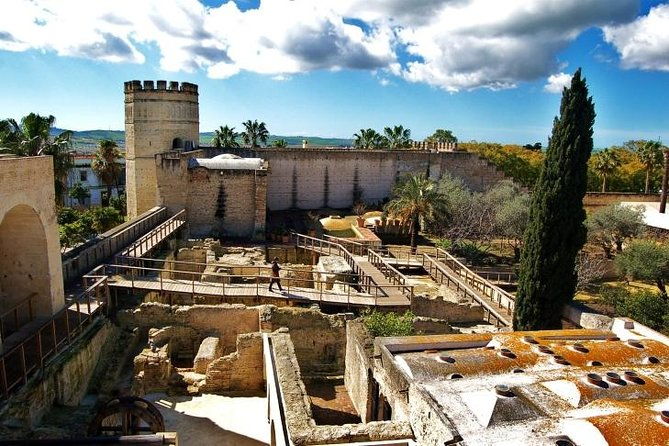 jerez-walking-tour-with-alcazar-and-cathedral-entrance