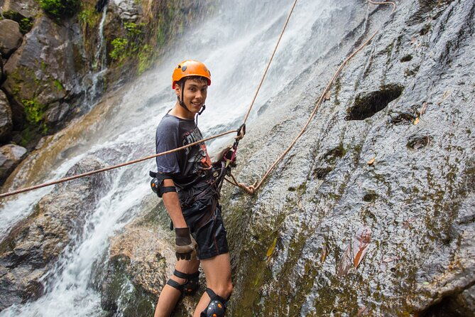 jungle-canopy-zipline-waterfall-rappelling-bocawina-falls