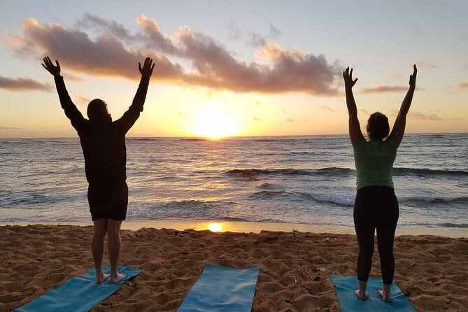 kauai-yoga-on-the-beach