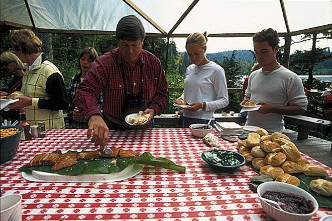 ketchikan-rainforest-canoe-and-nature-walk
