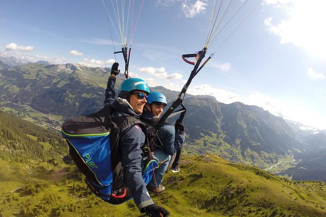 klosters-tandem-paragliding-flight-from-gotschna