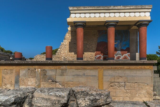knossos-palace-and-arch-museum-of-heraklion-tour-2