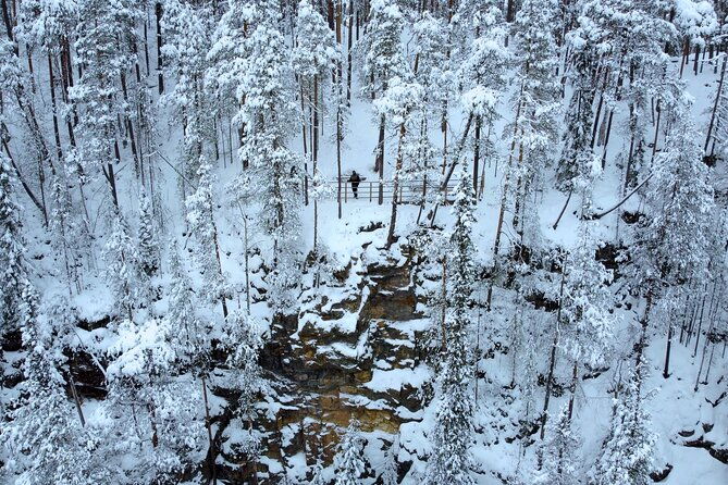 korouoma-frozen-waterfalls-hiking-tour