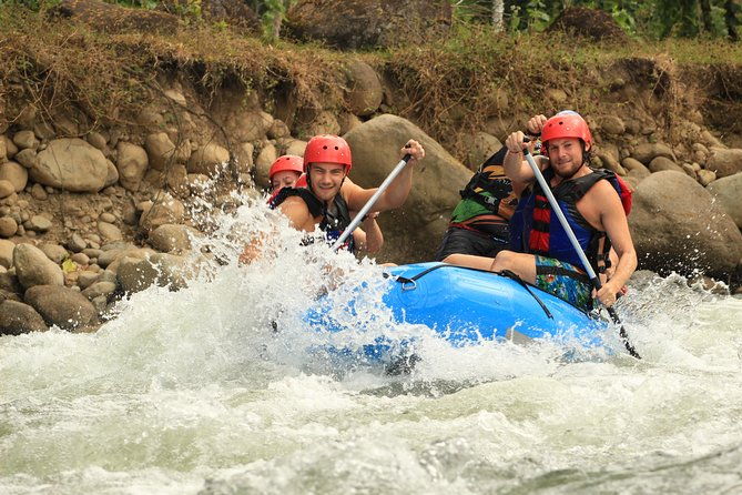la-fortuna-white-water-rafting-authentic-lunch