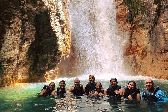 la-leona-waterfall-hike-group-tour