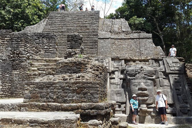 lamanai-temples-river-cruise-howler-monkeys-birdwatching
