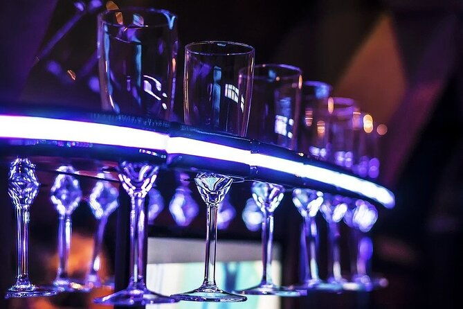 las-vegas-strip-at-night-like-a-star-with-champagne-by-luxury-limo-3-or-5-hrs