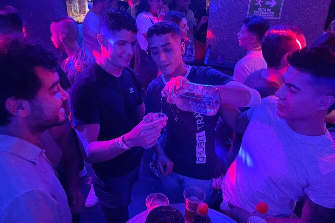 lgbtq-vip-party-night-tour-in-medellin-gay
