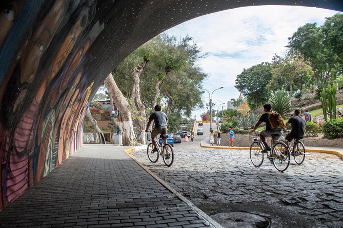 lima-bike-tour-miraflores-barranco-huaca-pucllana
