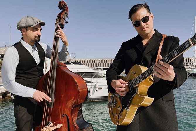 live-music-sunset-wooden-boat-in-barcelona