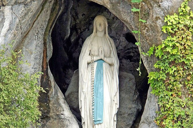 lourdes-guided-tour-and-transport-from-pamplona-san-sebastian