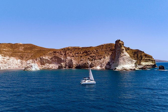 luxury-caldera-cruise-with-a-rich-bbq-meal-and-drinks