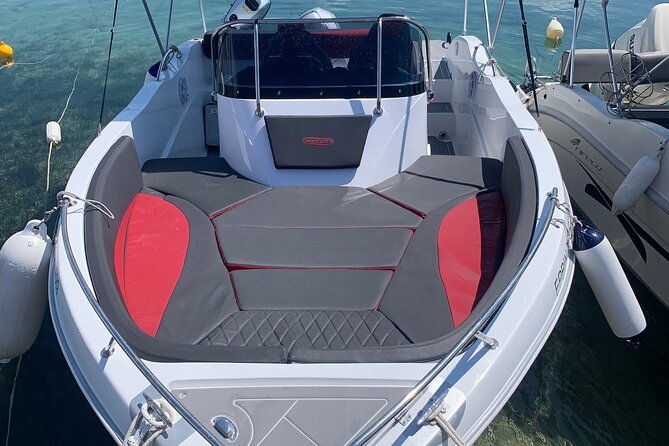 luxury-speedboat-cruise-to-shipwreck-and-blue-caves
