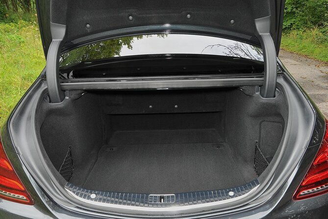 luxury-vehicle-transfer-from-copenhagen-airport-cph-to-copenhagen