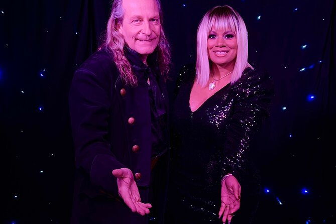 magic-up-close-early-show-at-las-vegas-magic-theater