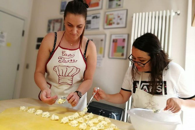 make-traditional-handmade-pasta-from-scratch-with-a-local-chef