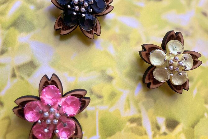 making-accessories-with-eco-wood-and-swarovski-crystals-in-nara