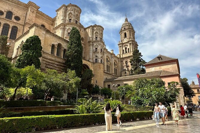 malaga-food-walking-tour-with-tapas-wine
