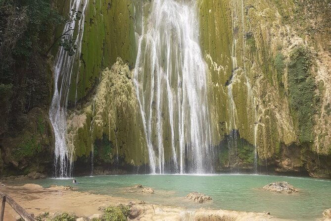 maria-and-miguel-stop-at-el-limon-waterfall-with-lunch-from-las-terrenas