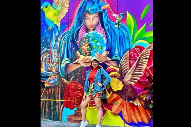 medellin-comuna-13-tour-with-spray-painting-and-ice-cream
