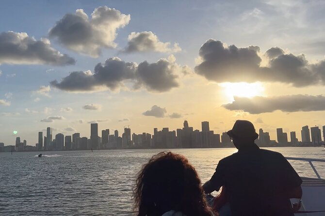 miami-skyline-sunset-cruise-with-the-mojito-bar-on-board